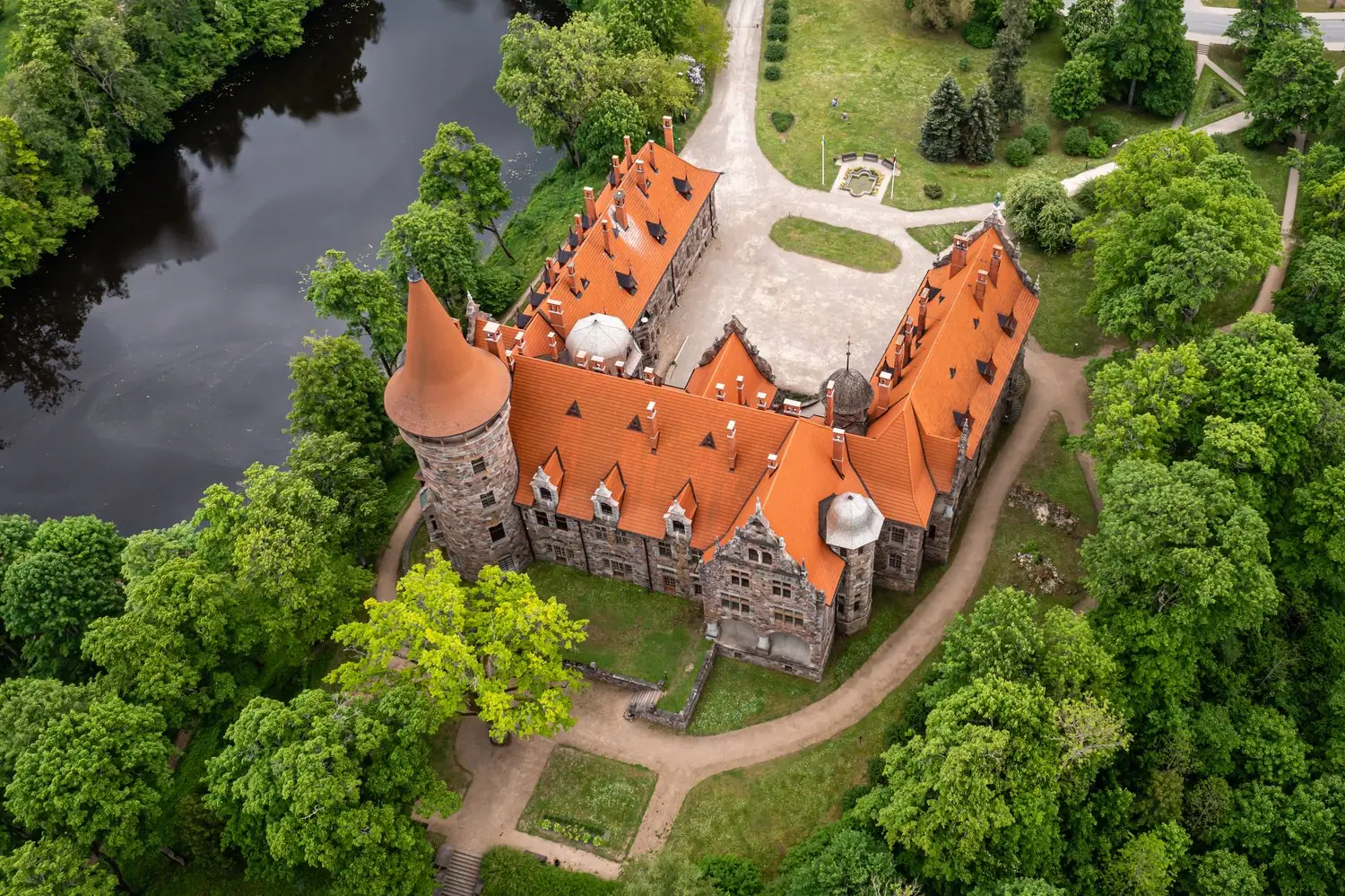 Podróże historycznym szlakiem: Zamki i pałace Polski