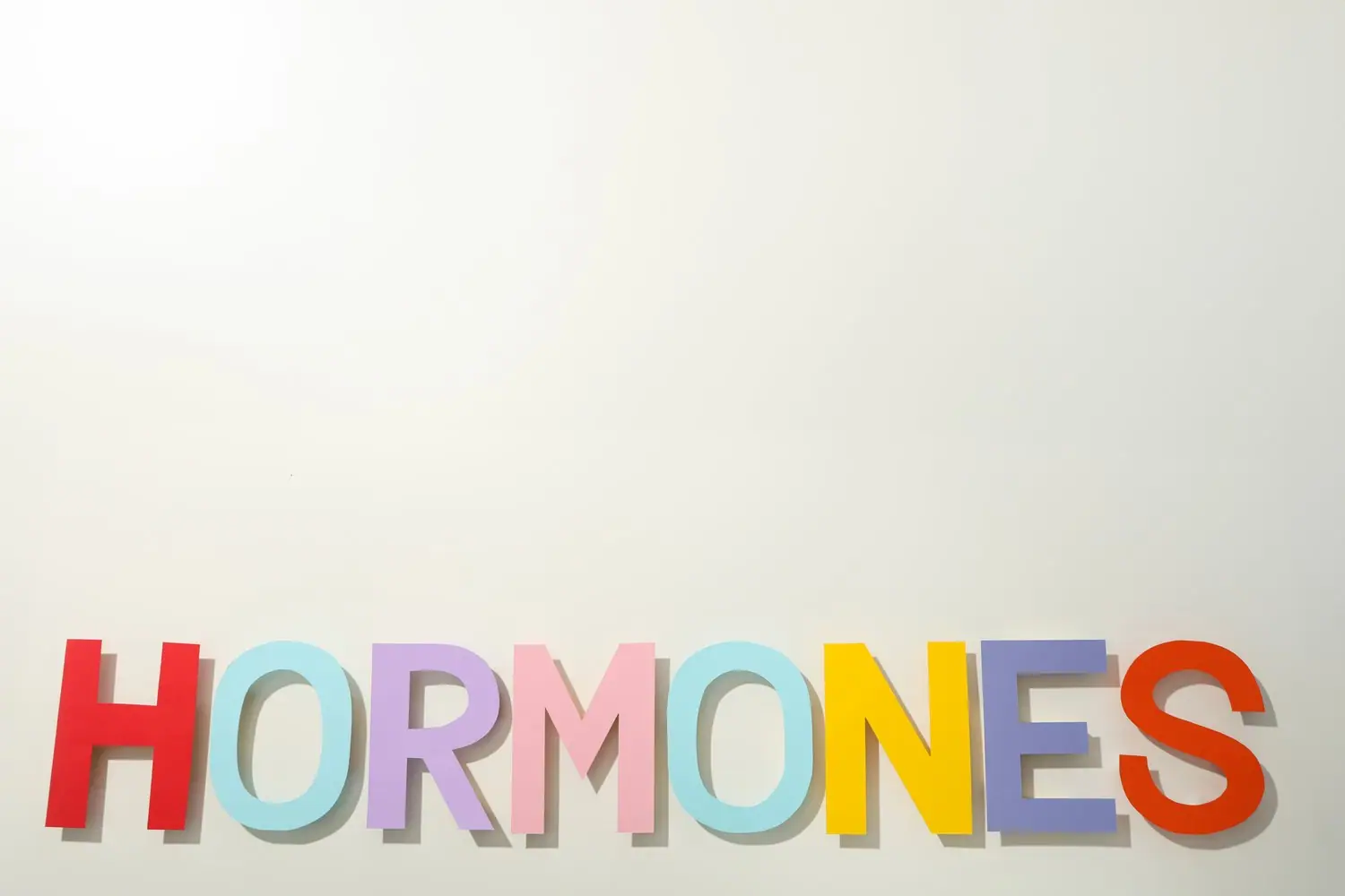 Równowaga hormonalna: Naturalne sposoby na harmonię organizmu
