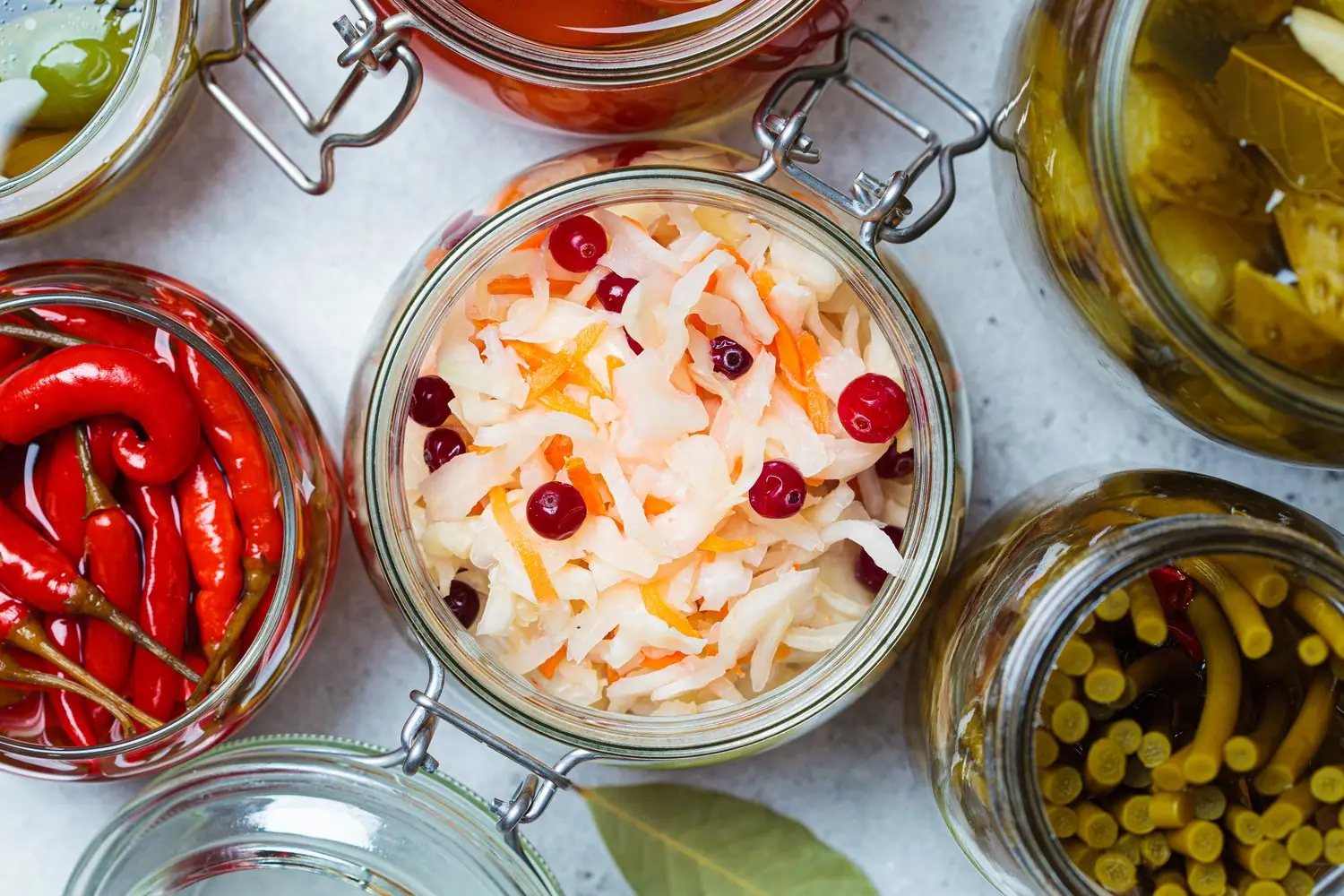 Domowa fermentacja: Probiotyczne napoje i kiszonki