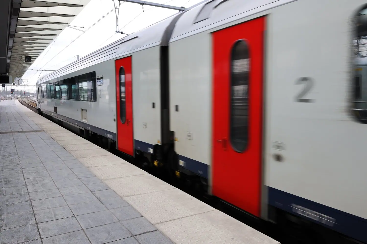 Podróże koleją regionalną po Niemczech: Bilety i praktyczne wskazówki